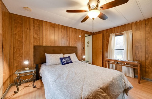 Kingston House | Kingston Home w/ Deck ~ 2 Mi to Lake Texoma!
