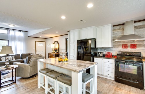 Kingston House | Kingston Home w/On-Site Boat Parking 2 Mi to Lake