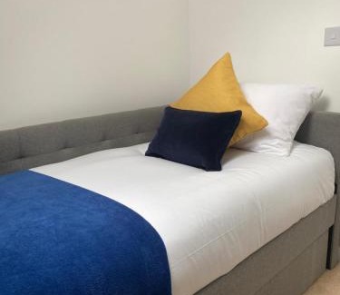 Derby House | Kingsway House - Spacious 4 Bed Home From Home in Derby