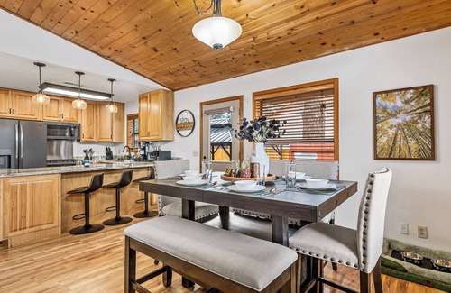 Mountainaire House | Kiowa Cabin Hideaway Vacation Rental | 6-Guest Mountain Hideaway, Flagstaff | Mins to Dwtn Trails