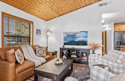 Mountainaire House | Kiowa Cabin Hideaway Vacation Rental | 6-Guest Mountain Hideaway, Flagstaff | Mins to Dwtn Trails