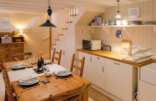Kirriemuir Cottage | Kirk Wynd Cottage - Classic Charm