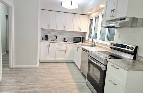 Jasper Place House | ✅Kirvia's retreat ✅ "Entire home" ✅ 8 minutes to West Edmonton Mall.✅