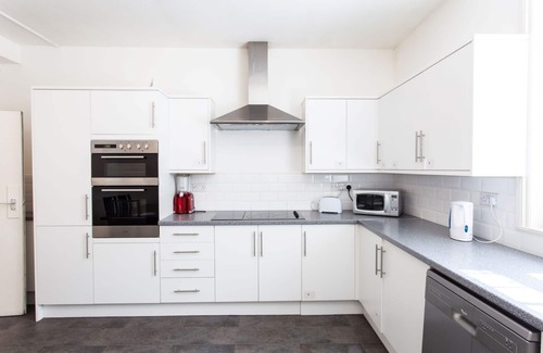 Clifton Apartment | Kitchenette Double Room with Shared Bathroom