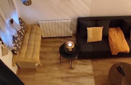 Mezieres-sur-Seine Apartment | kitchenette