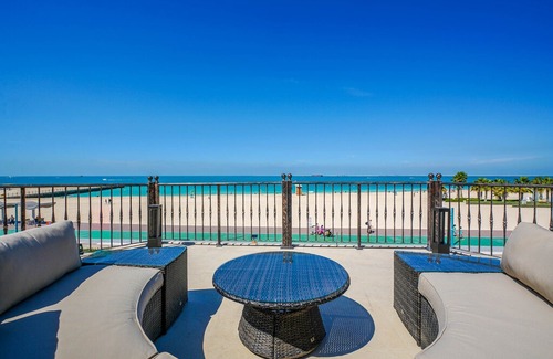 Jumeira 3 Villa | Kite Palace - Lavish 7 Bedrooms villa on Kite Beach in Dubai