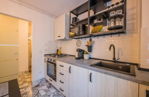 Alba Iulia Apartment | Kitty Sunflower Apartment