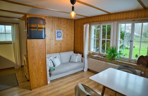 Busserach Apartment | Kiwi Chalet - Mountain Views & Cozy NZ Vibes