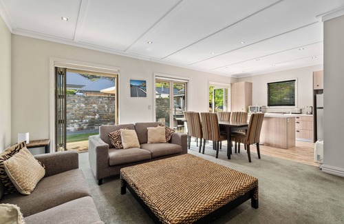 Cardrona House | Kiwi Ski Cottage - Wanaka Holiday Home