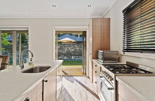 Cardrona House | Kiwi Ski Cottage - Wanaka Holiday Home