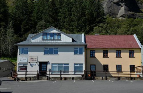 Kirkjubaejarklaustur City Center House | Klausturhof Guesthouse