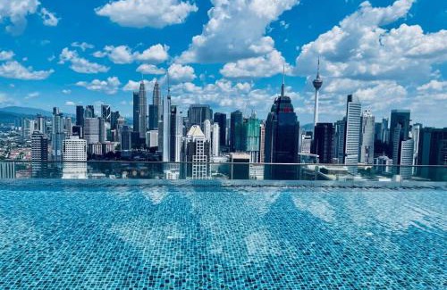 Batu Caves Apartment | KLCC view luxury suites & KLCC view sky pool at Regalia Residence