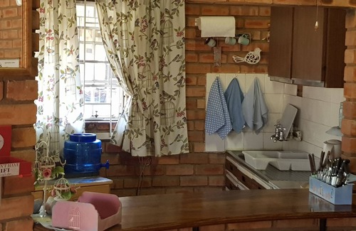 Marloth Park Cottage | *“Klein Huisie – Family Bush Escape w/2 Bedrooms, Bunk Beds & Jacuzz