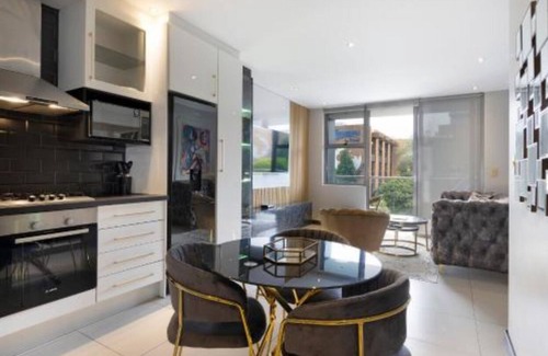 Greater Johannesburg Metropolitan Area Apartment | KMG Apartments at The Apex - Superior Apartment