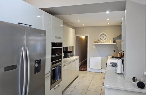 Oadby Villa | Knighton Villa by JensenLet SA