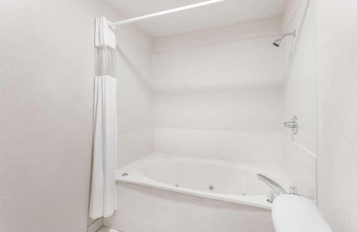 Austin Ave. Hotel | Knights Inn Franklin Ave Waco