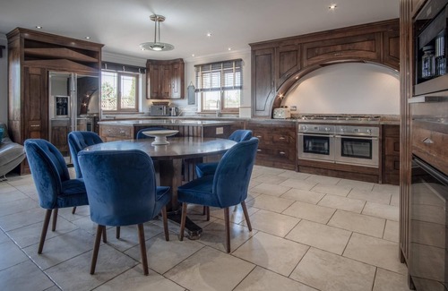 Narberth House | Knights Rest - 4 Bed Holiday Home - Princes Gate