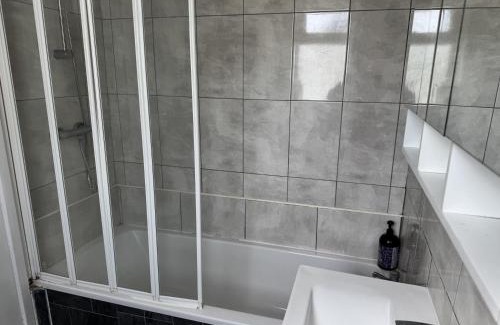 Liverpool House | Knotty Ash - 3 Beds - Sleeps 6 - On-Site Parking