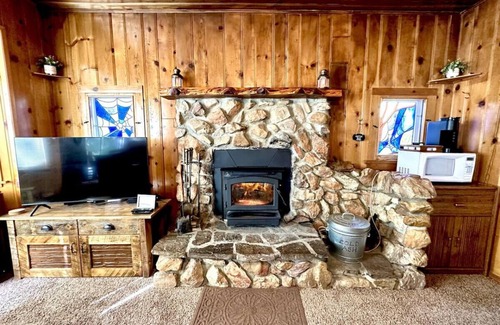 Big Bear City Cabin | Knotty Pine Tavern-BBC