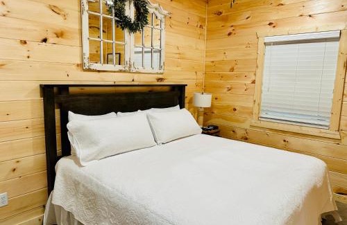 Mountain View Hotel | Knotty Squirrel Cabins