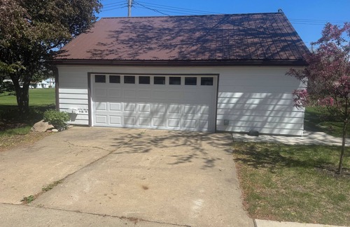 Knoxville Apartment | Knoxville Den: Walk to Track, Great for Families & Crews