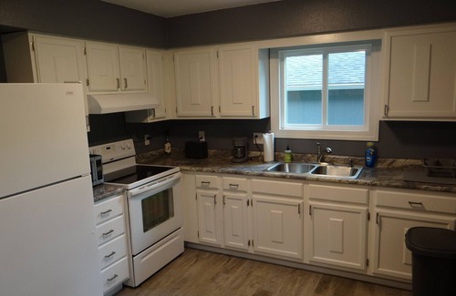 Knoxville House | Knoxville's BEST! Private Acreage! Close to town & 3 acres to enjoy!