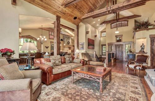 The Highlands House | Kodi Lodge by Great Western Lodging