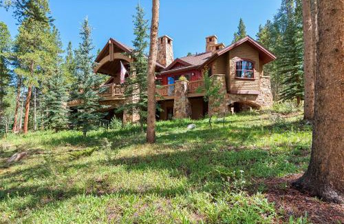 The Highlands House | Kodi Lodge by Great Western Lodging