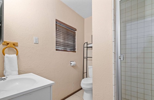 The Village Cottage | Kodiak Bear Studio Pet Friendly Perfect Location