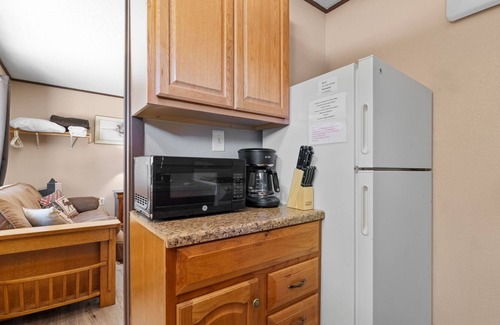 The Village Cottage | Kodiak Bear Studio Pet Friendly Perfect Location