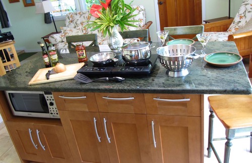 Kuulei Tract Cottage | Koi Palms 1 bedroom Cottage - Great location! 5 Minute Walk to Kailua Beach!