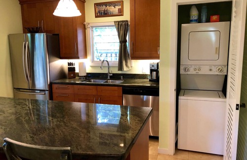 Kuulei Tract Cottage | Koi Palms 1 bedroom Cottage - Great location! 5 Minute Walk to Kailua Beach!