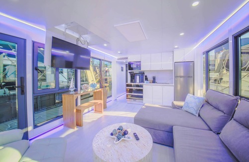 Merritt Island Boat Rental | Kokomo Floating Bungalow