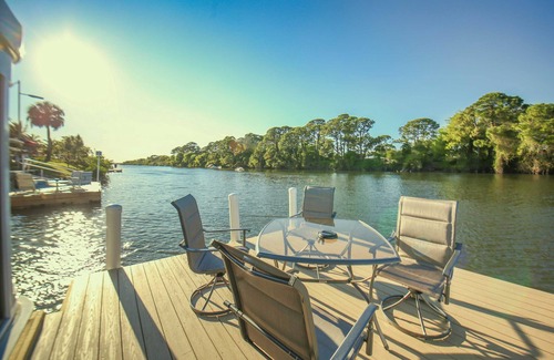 Merritt Island Boat Rental | Kokomo Floating Bungalow
