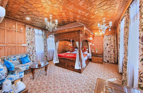 Dal Lake Hotel | Kolu Group Of Houseboats