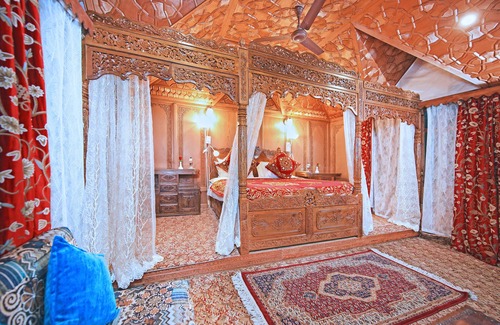 Dal Lake Hotel | Kolu Group Of Houseboats