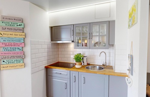 Groemitz Apartment | Kompakte, Moderne Ferienwohnung für Vier Gäste und Hund mit Meerblick in Grömitz