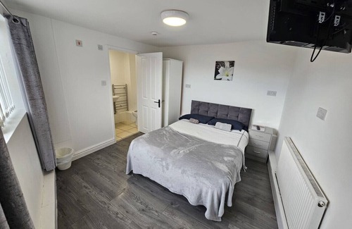 Anfield Cabin | Kop View Hotel - Ensuite Double Room