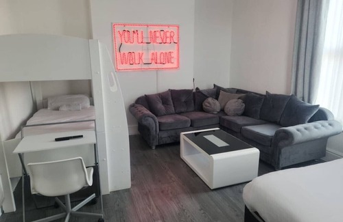 Everton Apartment | Kop View Room 4 - for 4 Guests Near Anfield Stadium