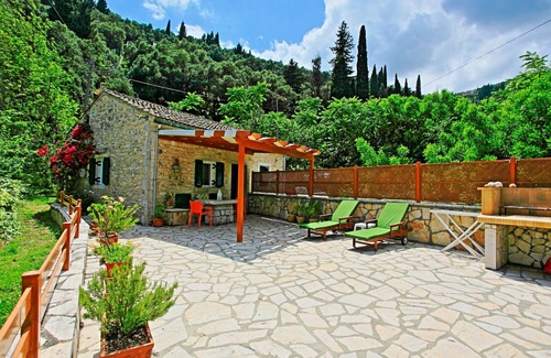 Agni Cottage | Korinas Cottage: Tranquil stone cottage, a breath away from Agni beach