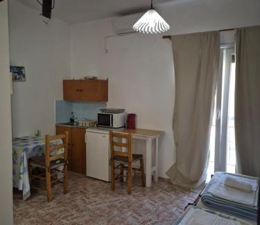 Myrina Apartment | Kostas Studios Apartments - Ενοικιαζόμενα δωμάτια με κουζινάκι
