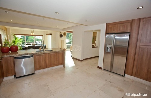 La Cruz de Huanacaxtle Villa | Kovay Gardens Resort Villa Steps away from the Ocean & Beach & PRIVATE POOL!