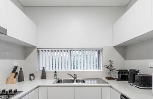 Homebush West Apartment | KozyGuru | Homebush West | 3 Bedroom Apt+Parking