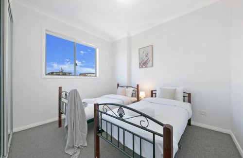 Wentworthville Apartment | KOZYGURU WENTWORTHVILLE KOZY 2 BED 1 BATH APT STREET PARKING NWE049