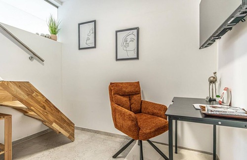 Krems an der Donau Apartment | Krems Bahnhof Room Air Condition TV shared kitchen