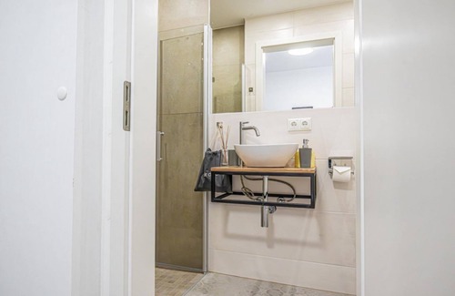 Krems an der Donau Apartment | Krems Bahnhof Room Air Condition TV shared kitchen