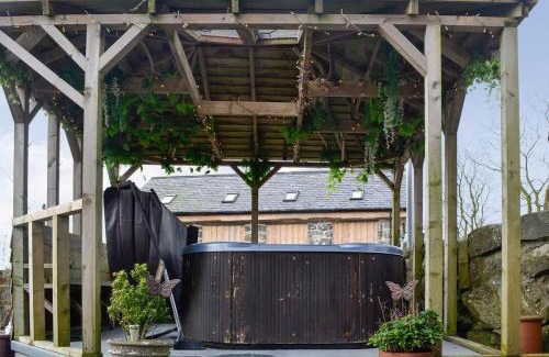 Criccieth House | Kris Kin