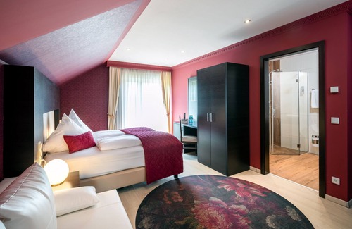 Rheindorf Hotel | Kristallhotel Fettehenne