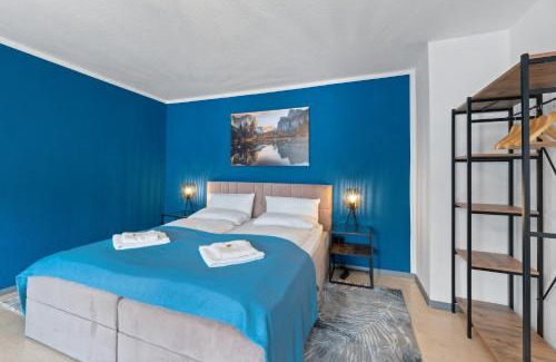 Innenstadt Apartment | Krone - ES Bhf - 2Zi & 90m2 & 6xPrs - Balkon - 65"TV & Netflix