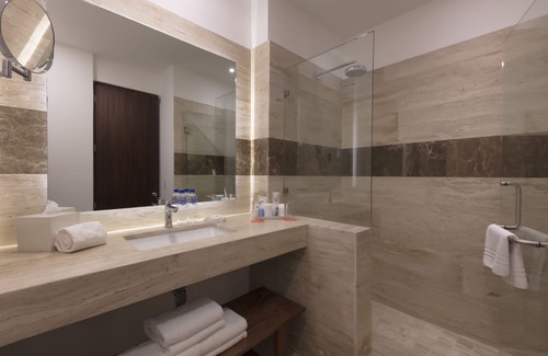 North Hotel Zone Resort | Krystal Vallarta - All Inclusive